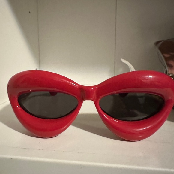 Loewe Red Heart-Shaped Sunglasses - Picture 5 of 5